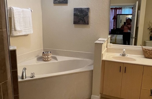 Haines City Condo | Fabulous modern 2-bedroom condo