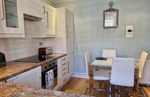 St. Mary's Park Apartment | Fabulous one double bedroom flat in garden setting by the river in Battersea