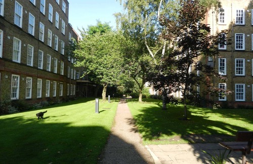 St. Mary's Park Apartment | Fabulous one double bedroom flat in garden setting by the river in Battersea