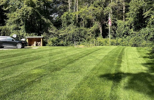 Monterey House | Fabulous Renovated Log Cabin: the perfect getaway with new pickleball court!