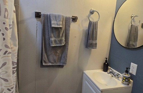 Denton Apartment | Fabulous studios Apartment few blocks from UNT. Centrally located