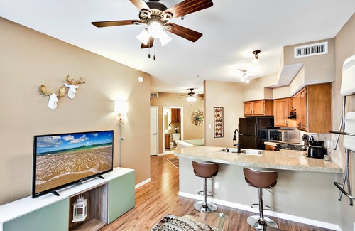 Lago Vista Condo | Fabulous, Tastful, And Fully Furnished Condo On Lake Travis Island Villa!