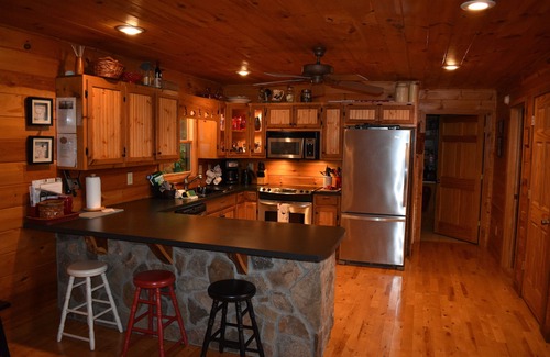 Mineral Bluff Cabin | Fabulous Tri-State view 3/3, pool table, ping-pong ,Wi-Fin4 tv.ntr trail creek