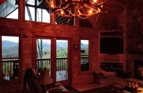 Mineral Bluff Cabin | Fabulous Tri-State view 3/3, pool table, ping-pong ,Wi-Fin4 tv.ntr trail creek