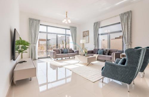Sharm Apartment | Facing the Sea and Mountains 4BR Villa with Assistant Room and Private Pool, Al Dana Island, Fujairah by Deluxe Holiday Homes
