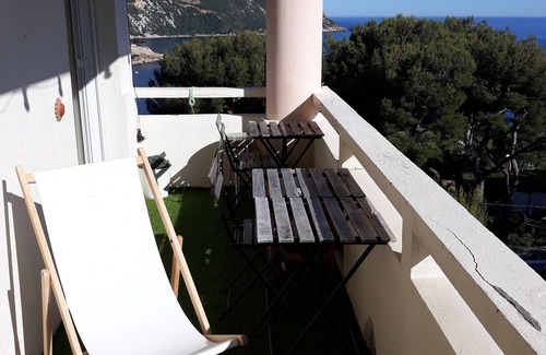 Cassis Apartment | FACING THE SEA! T3 70m2 - 2 bedrooms - 5mn from the beach and the Calanques