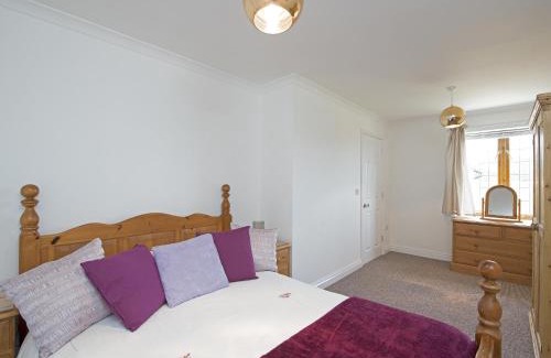 Newport East House | Fair Isle Holiday Cottages - Hill Top Cottage