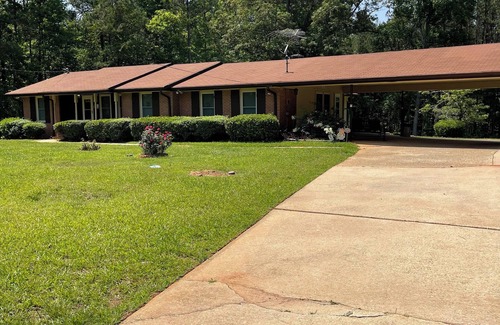 Fairburn House | Fairburn retreat just 19 minutes from Camp Creek Marketplace