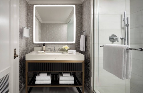 Downtown Edmonton Hotel | Fairmont Hotel Macdonald