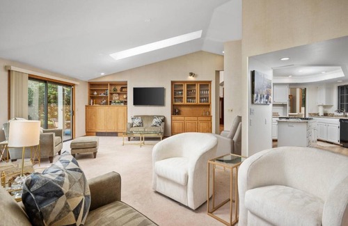 Cal Young House | Fairway View Retreat