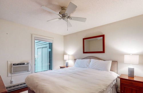West Hartford Cabin | Fairway Village gem on the Quechee Golf Course - air-conditioning & fireplace