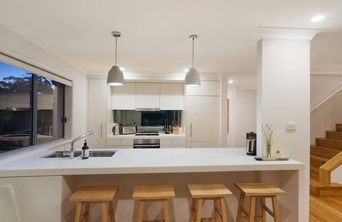 Shelly Beach House | FAIRWAYS- 6 ROOMS -looking over Shelly Beach Golf course, PLUNGE POOL, Sleeps 12