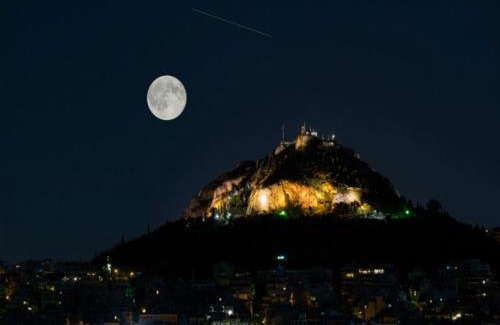 Pangrati Apartment | Fairytale view of Lycabettus
