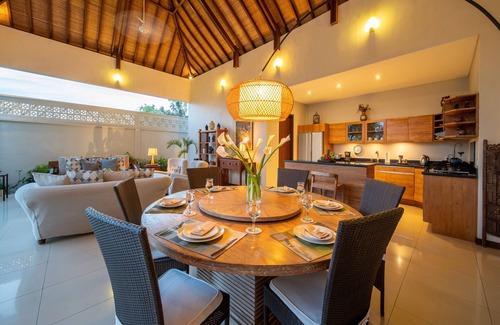 Batu Bolong Villa | FAJAR