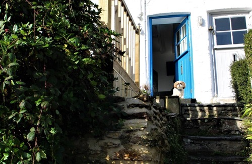 Truro Cottage | Fal River Cottage - sleeps 3 guests in 2 bedrooms