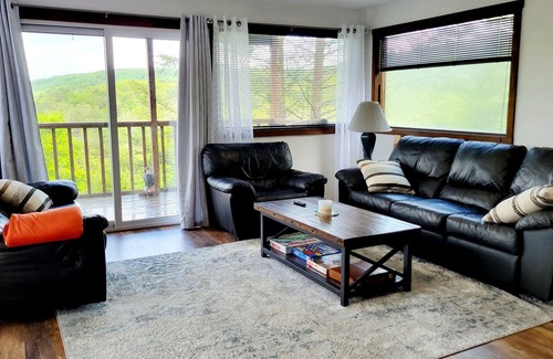 Basye Condo | Falcon Nest - 2 BR/2 BA steps away from Lake Laura