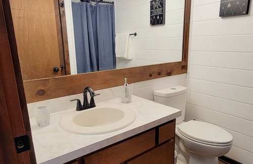 Basye Condo | Falcon Nest - 2 BR/2 BA steps away from Lake Laura