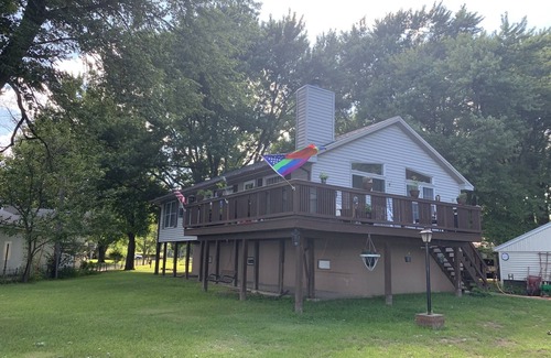 Lynn Center House | Fall Colors! Lux Riverfront, Hot Tub, In & Outdoor Fireplace & Best place in QC.