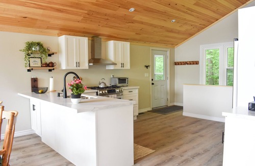Dorset Cottage | Fall Colours, Pet Friendly, Sunsets, Fireplace Firepit WiFi