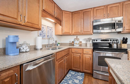 Dowagiac House | Fall Escape w/Game Room near Wedding Venues & ND