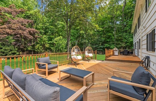 Airmont Apartment | Fall Family Oasis | Fireplace, Theater, and Games