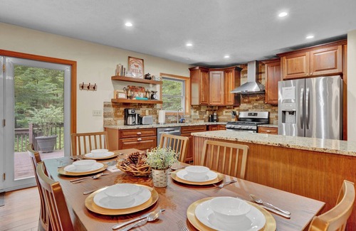 Gouldsboro Ski Chalet | Fall Foliage by the Lake: Hot Tub, Private Sauna, Pets OK! near Hiking & Parks