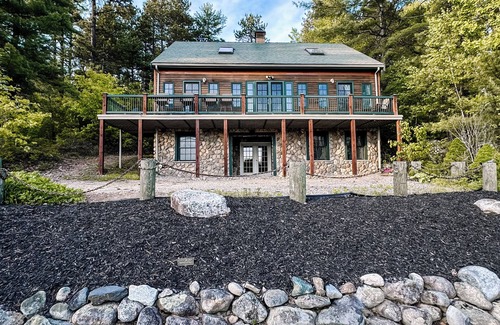 Pine River Pond House | 🍁 Fall Foliage Lake Escape-💦Hot Tub🌅Views🔥Firepit 🏔️ Hiking,Snowmobile Trails ❄️