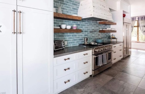 Wainfleet House | Fall Getaway- Luxe Lake House Private beach, lush greenery, family friendly .