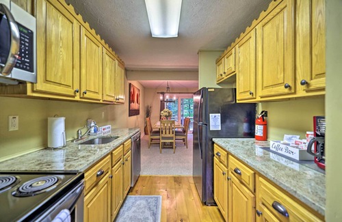 White Haven House | Fall Getaway w/Fireplace! Townhome By Jack Frost