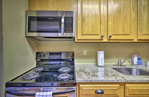 White Haven House | Fall Getaway w/Fireplace! Townhome By Jack Frost