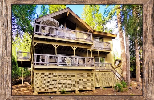 Lake Almanor Country Club House | Fall is Calling! Lake Almanor Family Vacation Home for the Thanksgiving Holiday.