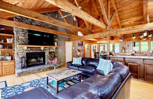 Lake Toxaway Cabin | Fall is Coming. It's Hot Tub Season! InTOXication is Waiting for You!