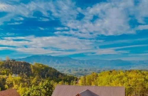 Gatlinburg - Pigeon Forge Cabin | Fall openings! MAJESTIC MTN views! 2BR2BA 12 min to PWY Hot Tub GAME ROOM!