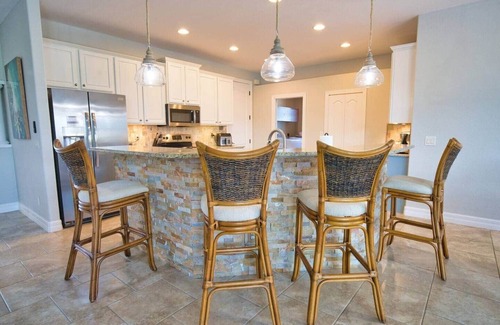 South Gulf Cove House | *Fall Savings* Luxury 4BR Canal , Spa, Dock- Near Beaches