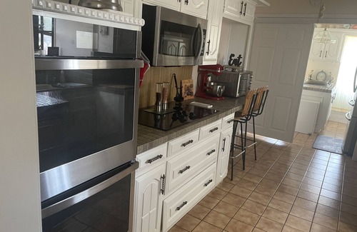 Waxahachie House | Fall Spa Haven- Sleeps 8-9