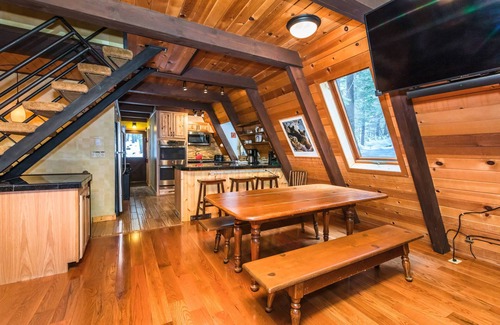 Tahoma House | Fall special! Christmas Available!Fun Cabin, Ping Pong, Pool Table, HotTub, Pets