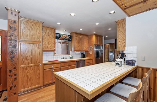 Upper Moonridge Cabin | Falling Leaves by Destination Big Bear : Premiere Moonridge Cabin Offering a Perfect Setting for Escaping to the Mountains!