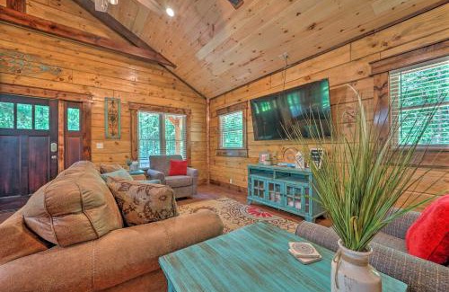 Hatton House | Falling Star Eagletown Cabin with Hot Tub Pets OK