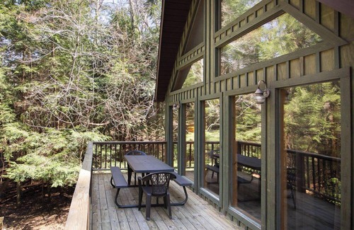 Logan Cabin | Falls - Hosted by The Chalets