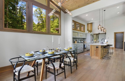 Ellijay Cabin | Falls Watch ~ 3BR Mountain Modern Luxury on a Private Waterfall! Wow!