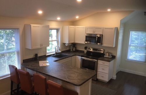 Town Landing Apartment | Falmouth Waterfront Carriage House Apt
