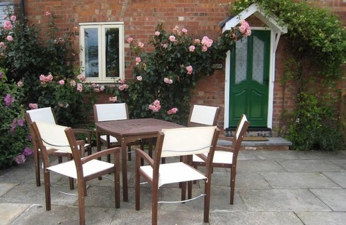 Saintbury Cottage | Falstaff Cottage - Sleeps up to 5 - Stratford upon Avon