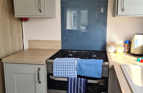 Martin House | Family-Friendly 6-berth caravan with onsite leisure facilities.