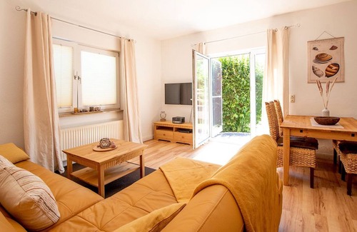 Juliusruh Condo | Familienfreundliche Fewo mit Terrasse, Garten und Wlan, 500m bis zum Traumstrand