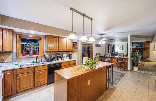 Dayton House | Families Welcome! Spacious Suburban Home in Dayton