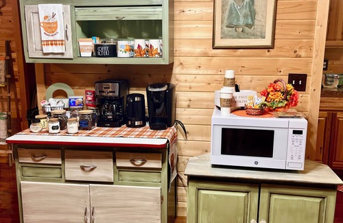 Mendota House | Family Adventure Base: Firepit, BBQ, outdoor games. Nearby Kayaking and Hiking!