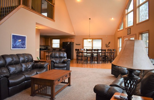 Lakeside Estates House | Family Affair, room 4 30, 15 Beds, 2 FULL Kitchens! Huge dock w 2 boat slip