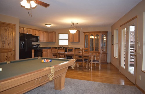 Lakeside Estates House | Family Affair, room 4 30, 15 Beds, 2 FULL Kitchens! Huge dock w 2 boat slip