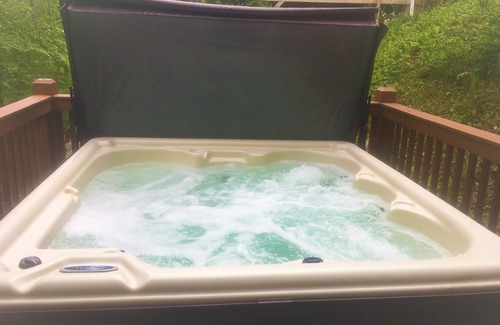 Lakeside Estates House | Family Affair, room 4 30, 15 Beds, 2 FULL Kitchens! Huge dock w 2 boat slip