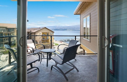 Westbank Condo | FAMILY and FRIENDS! Lake front condo lake/pool view. TOP 🔝 FLOOR